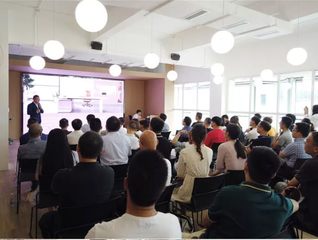 雅風(fēng)辦公家具團隊風(fēng)采新品發(fā)布01 雅風(fēng)辦公家具團隊風(fēng)采新品發(fā)布01